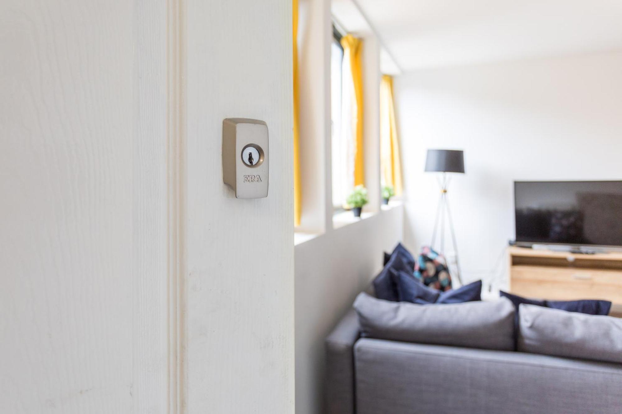 Flat 7- Spacious Studio Flat In The Heart Of Crawley Exteriér fotografie