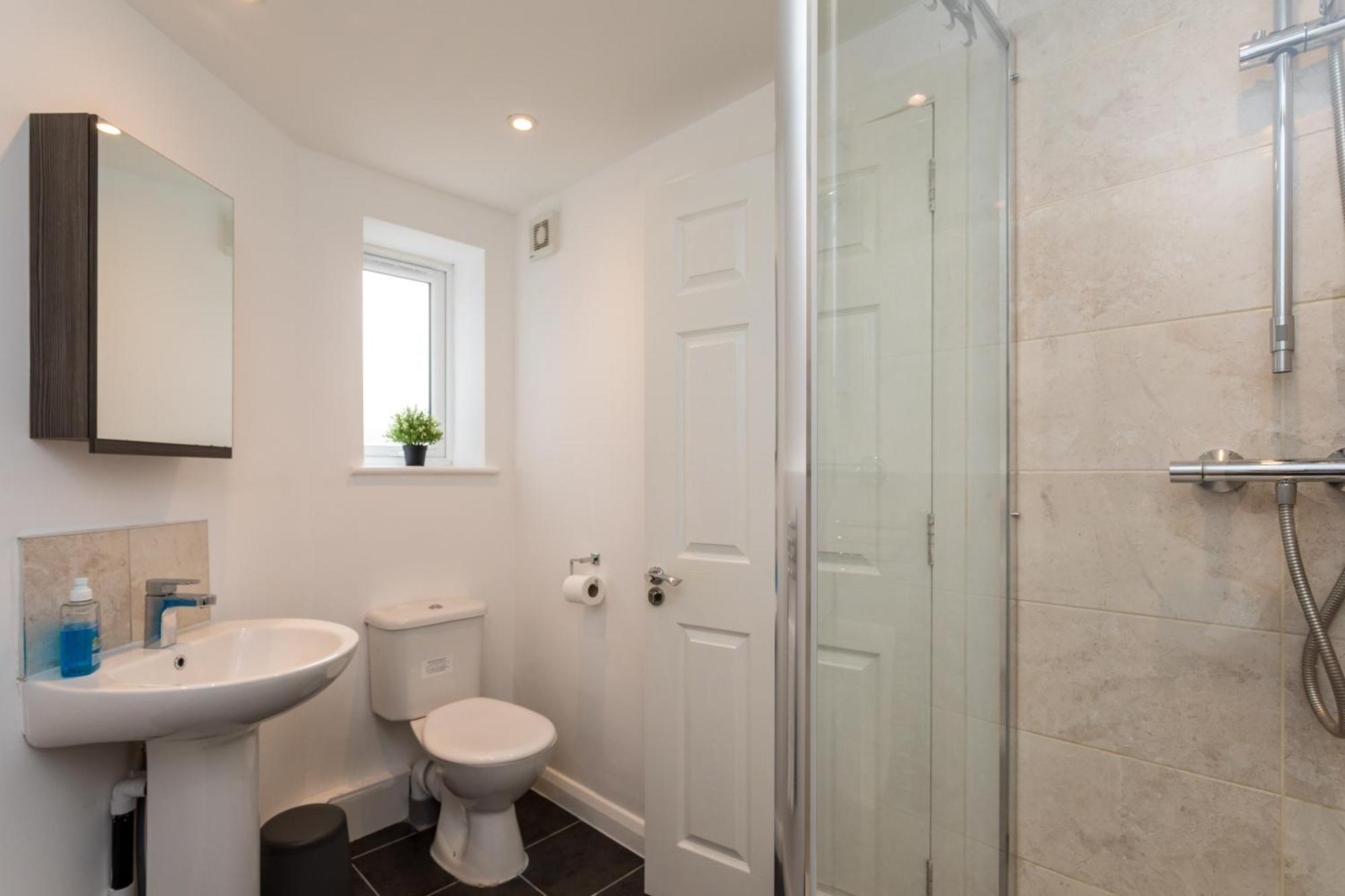 Flat 7- Spacious Studio Flat In The Heart Of Crawley Exteriér fotografie