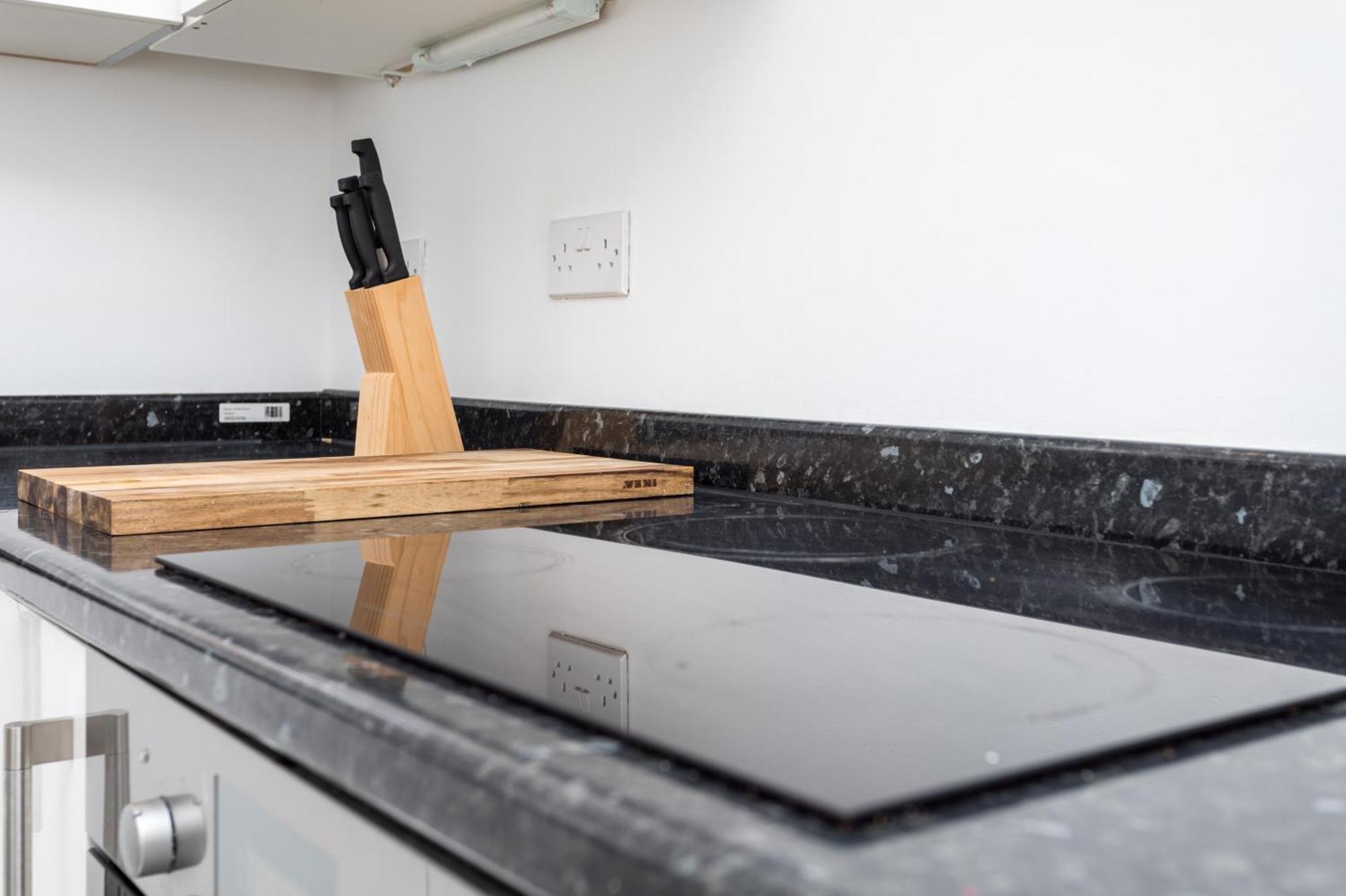 Flat 7- Spacious Studio Flat In The Heart Of Crawley Exteriér fotografie