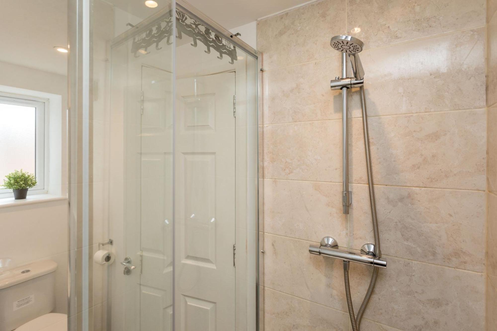 Flat 7- Spacious Studio Flat In The Heart Of Crawley Exteriér fotografie