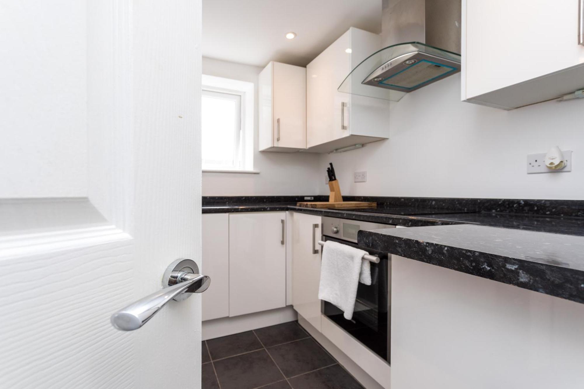 Flat 7- Spacious Studio Flat In The Heart Of Crawley Exteriér fotografie