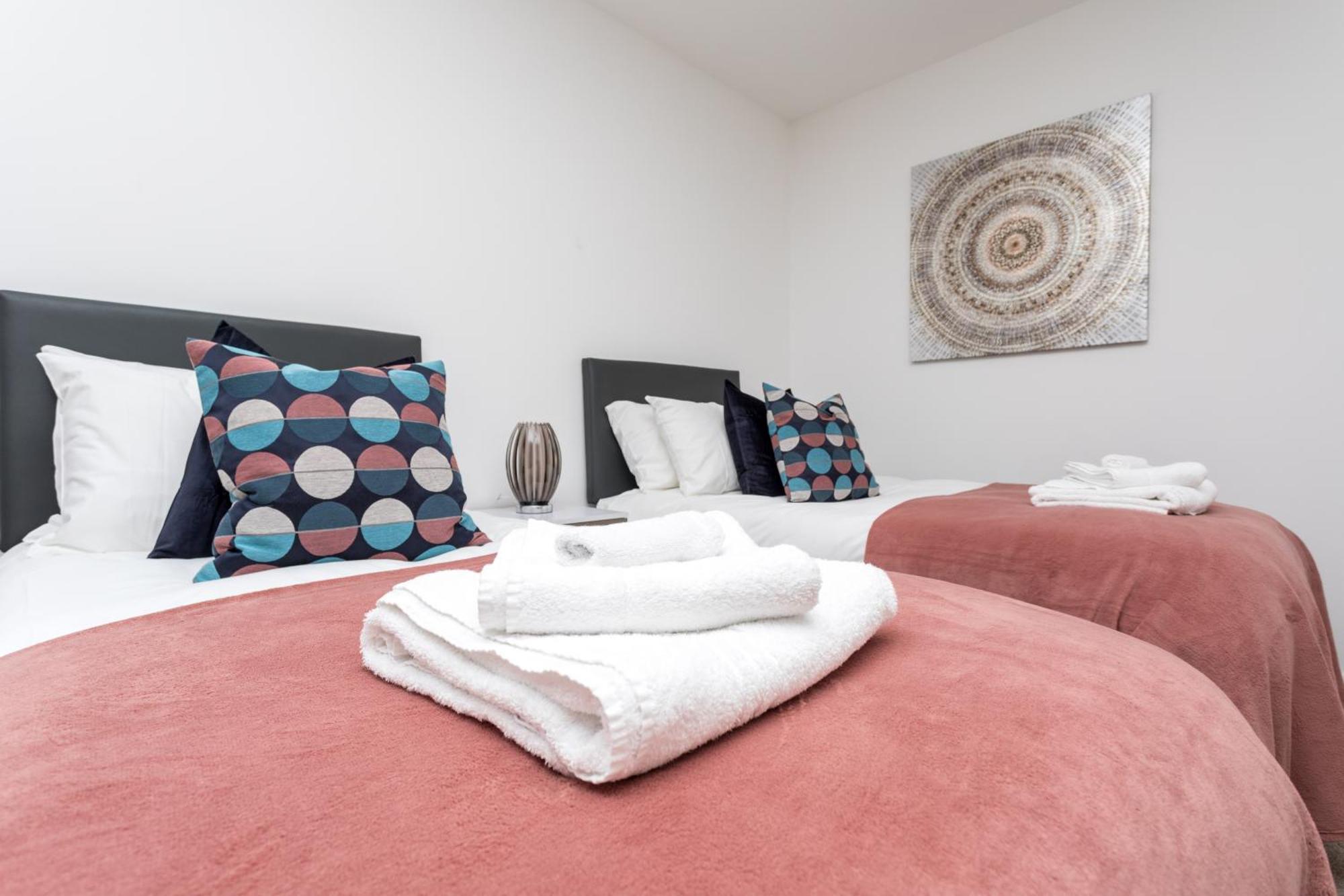 Flat 7- Spacious Studio Flat In The Heart Of Crawley Exteriér fotografie