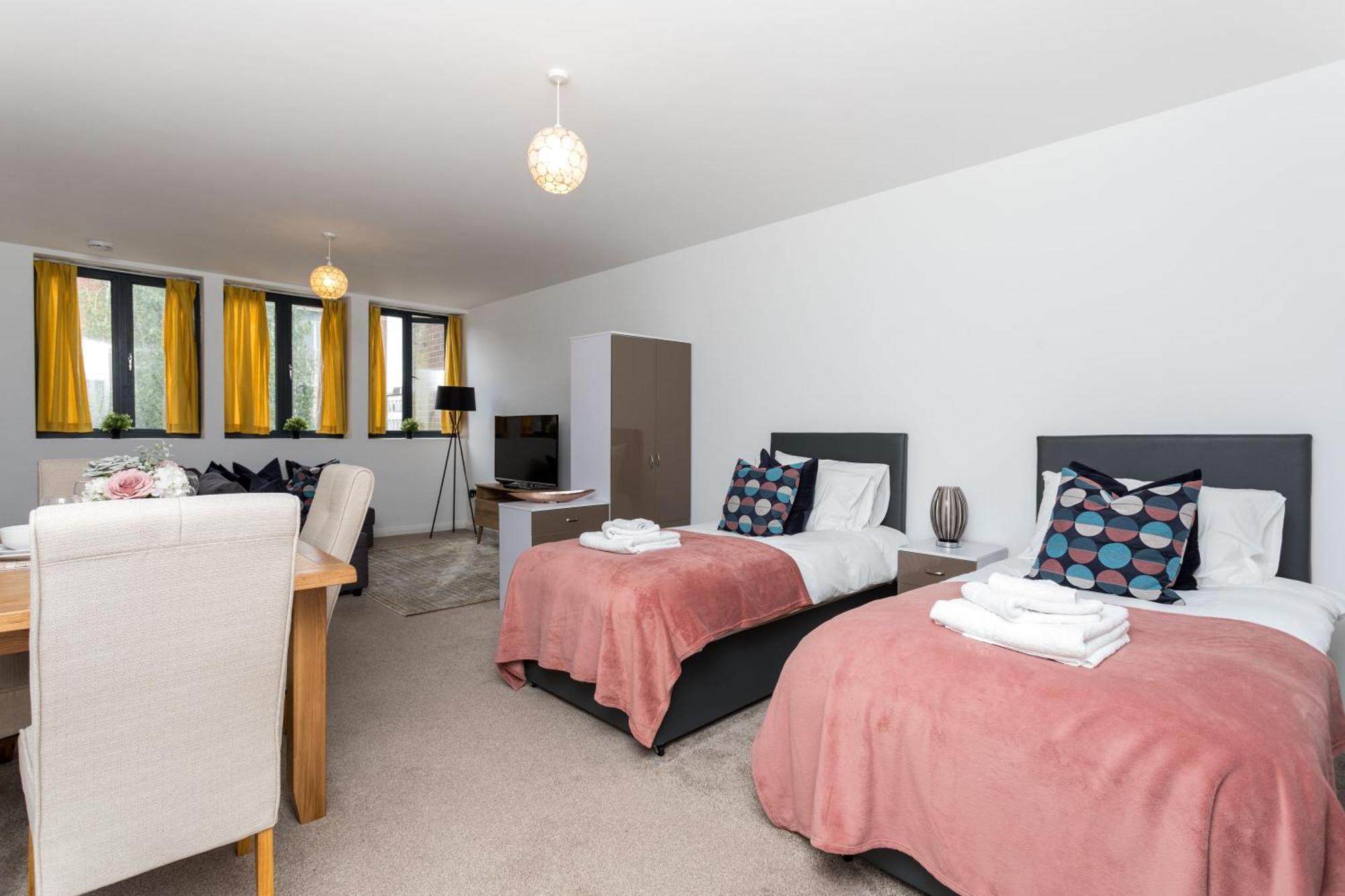 Flat 7- Spacious Studio Flat In The Heart Of Crawley Exteriér fotografie