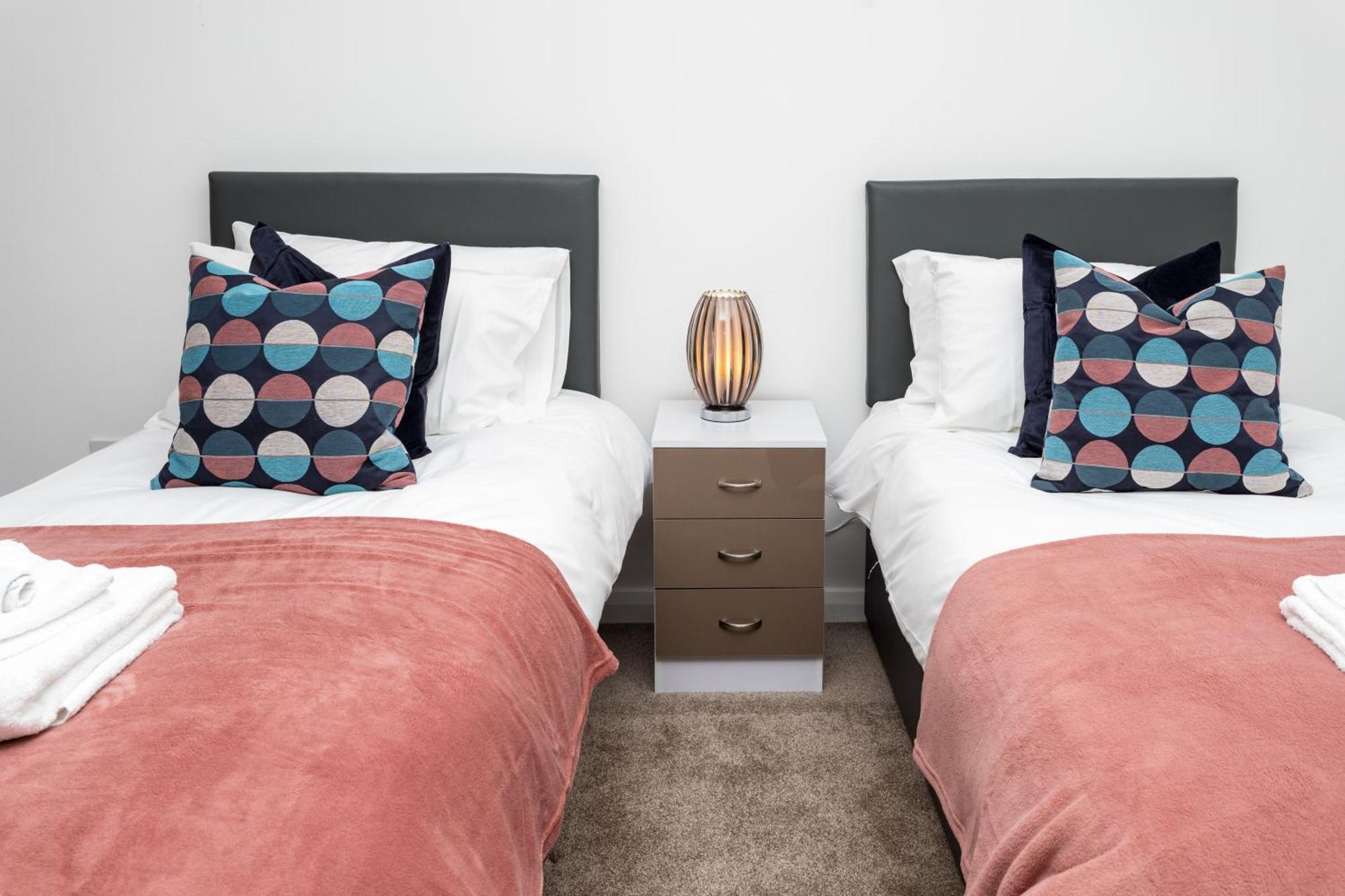 Flat 7- Spacious Studio Flat In The Heart Of Crawley Exteriér fotografie
