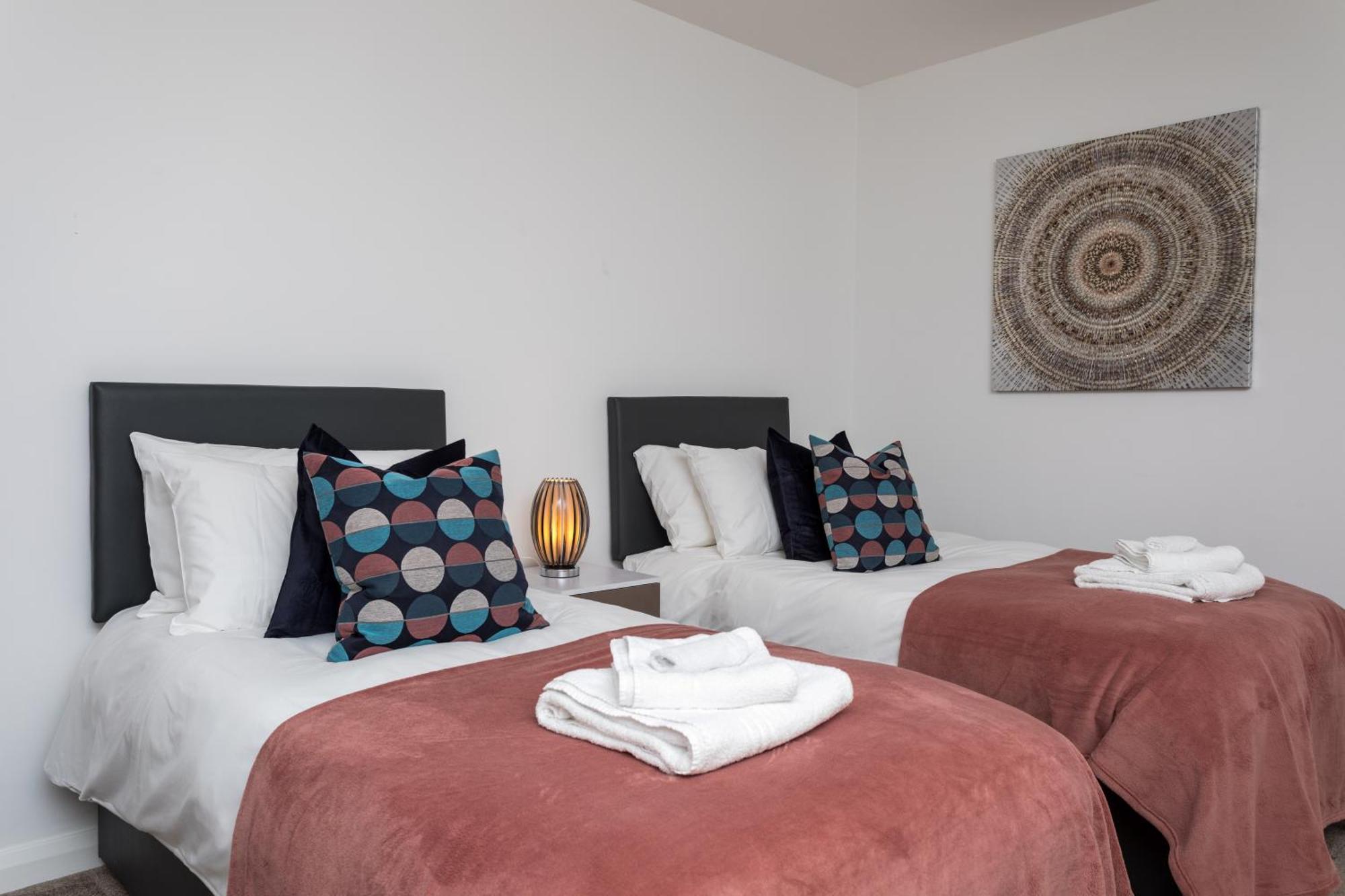 Flat 7- Spacious Studio Flat In The Heart Of Crawley Exteriér fotografie